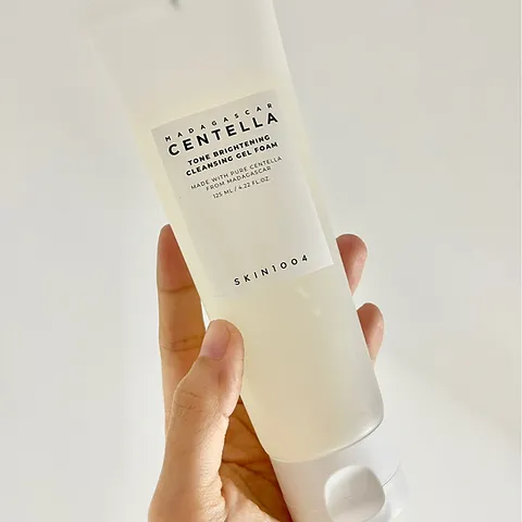 Skin1004 - Madagascar Centella Tone Brightening Cleansing Gel Foam 125ml - Image 2