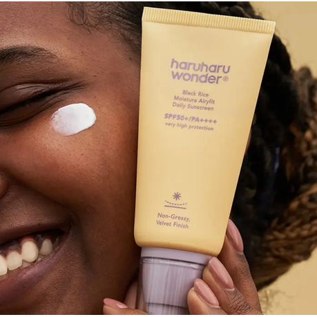 HaruHaru - Black Rice Moisture Airyfit Daily Sunscreen SPF50+ 50ml - Image 3
