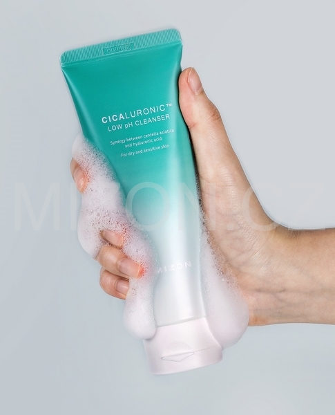 MIZON Cicaluronic Low pH Cleanser 200ml - Image 4